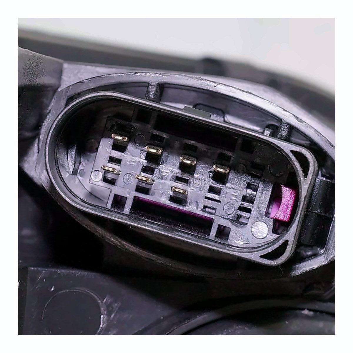 2012-2014 Audi A4 Headlight Driver Side Sdn/Wgn Halogen Frontom 5/31/12 – Back View (AU2502175)