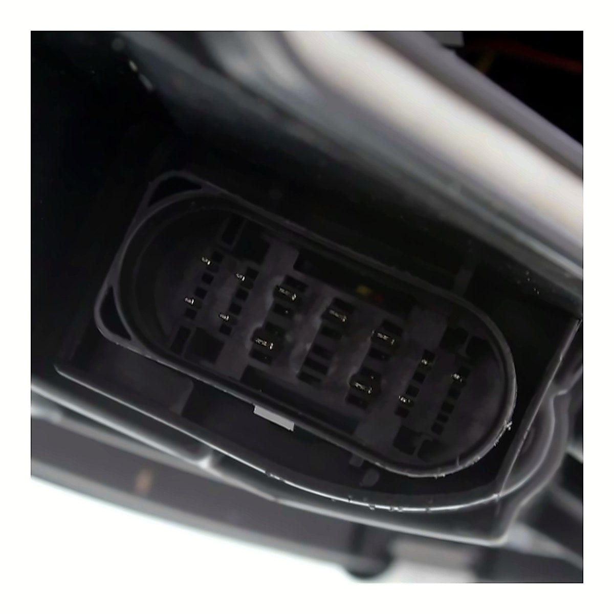 2009-2010 Audi A4 Headlight Passenger Side Sdn/Wgn Xenon Without Curve – Installed View (AU2503150)