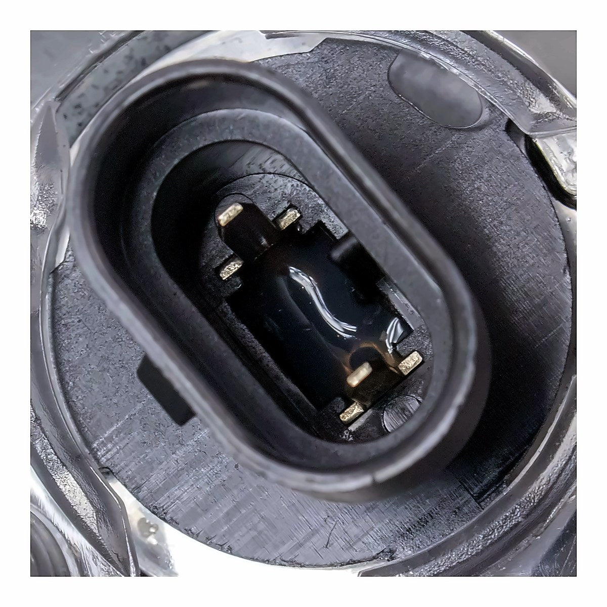 1999-2002 Jeep Grand_Cherokee Headlight Driver Side Yellow – Detail View (CH2502121)