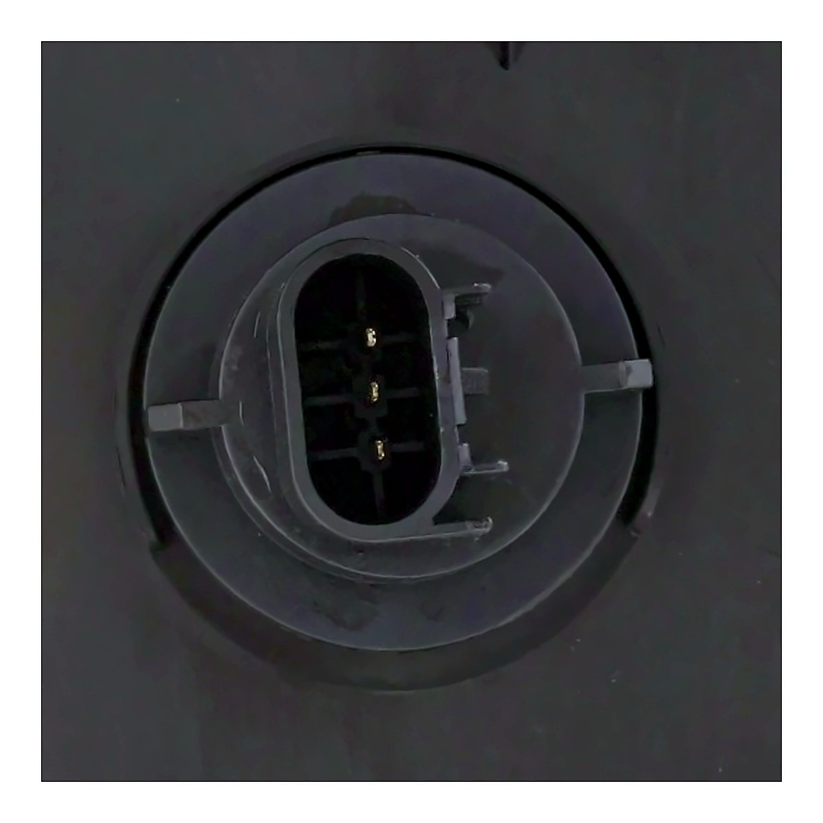 2005 Dodge Dakota Headlight Driver Side (Without Black Bezel) – Installed View (CH2502159)