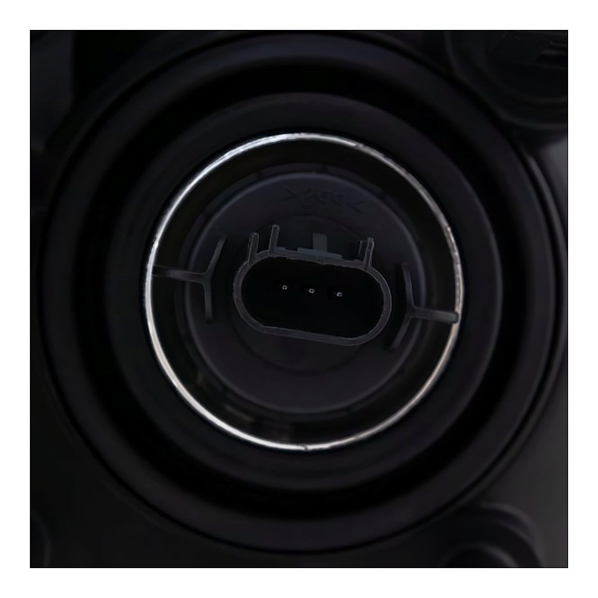2007-2009 Chrysler Aspen Headlight Driver Side – Close-Up View (CH2502179)