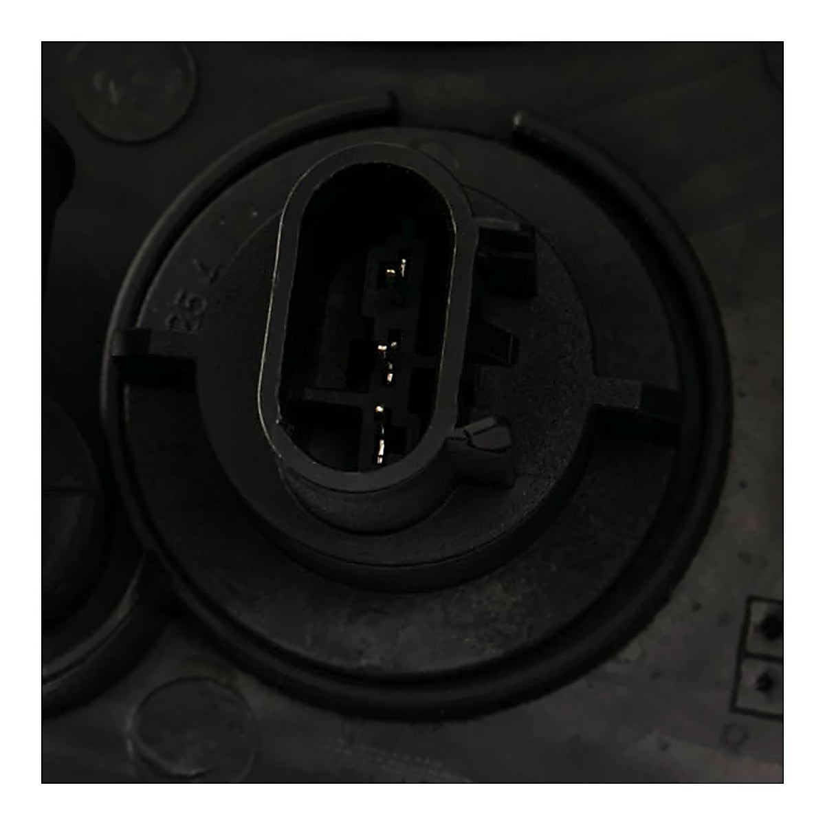 2014-2020 Dodge Journey Headlight Driver Side Halogen With Black Trim – Side View (CH2502265)