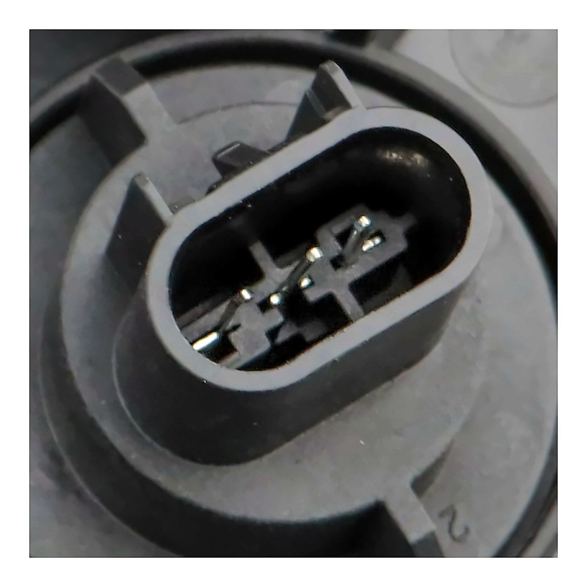 2014-2020 Dodge Journey Headlight Passenger Side Halogen With Black Trim – Detail View (CH2503265)