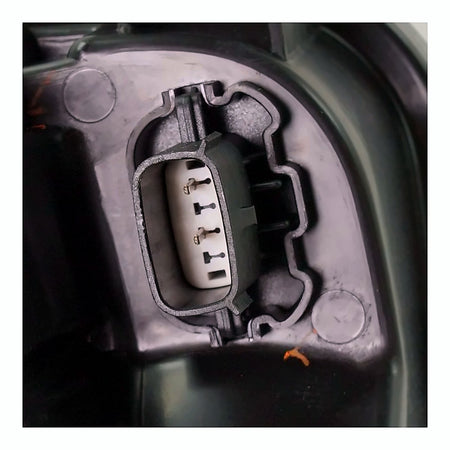 2014-2016 Jeep Grand_Cherokee Headlight Passenger Side Halogen Std Type Black Bezel – Installed View (CH2503308)