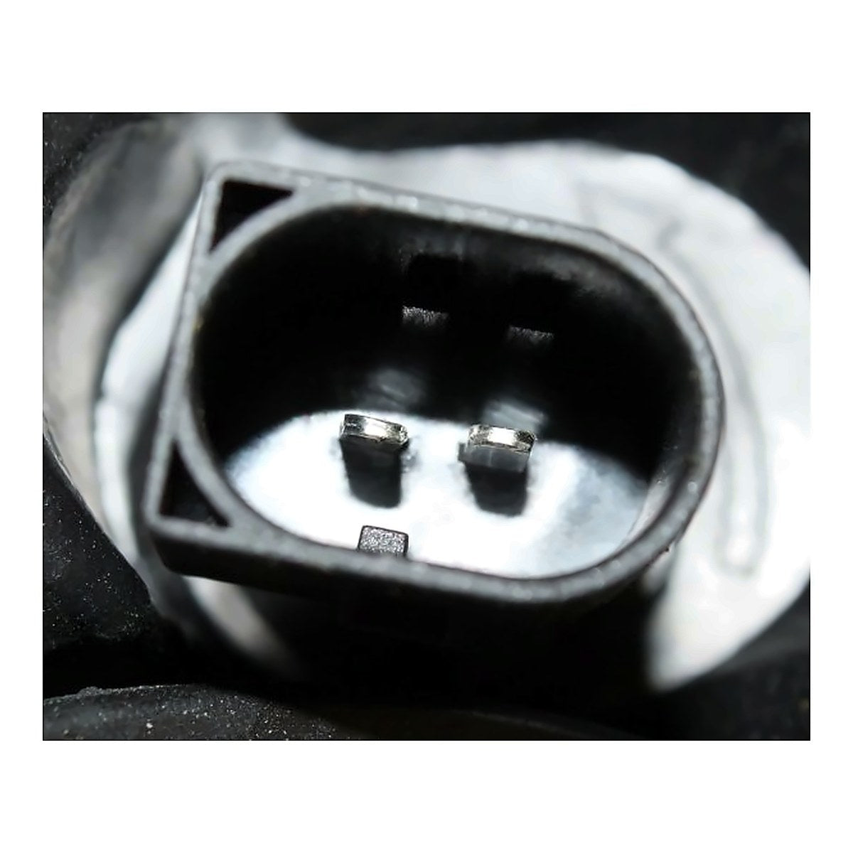 2008-2016 Chrysler Town_And_Country Headlight Driver Side Xenon North America Built – Installed View (CH2518126)