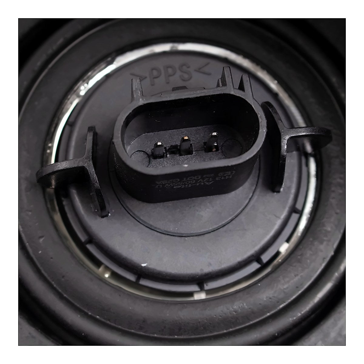 2008-2014 Dodge Challenger Headlight Passenger Side Halogen – Installed View (CH2519137)