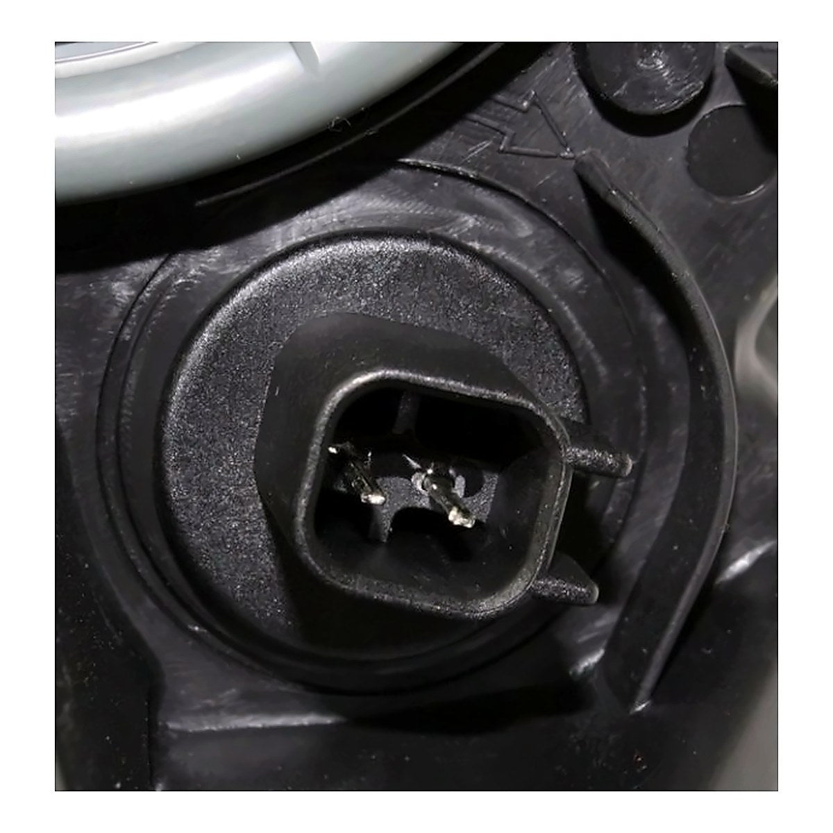 2013-2016 Dodge Dart Headlight Passenger Side Xenon With ChromeTrim – Back View (CH2519144)