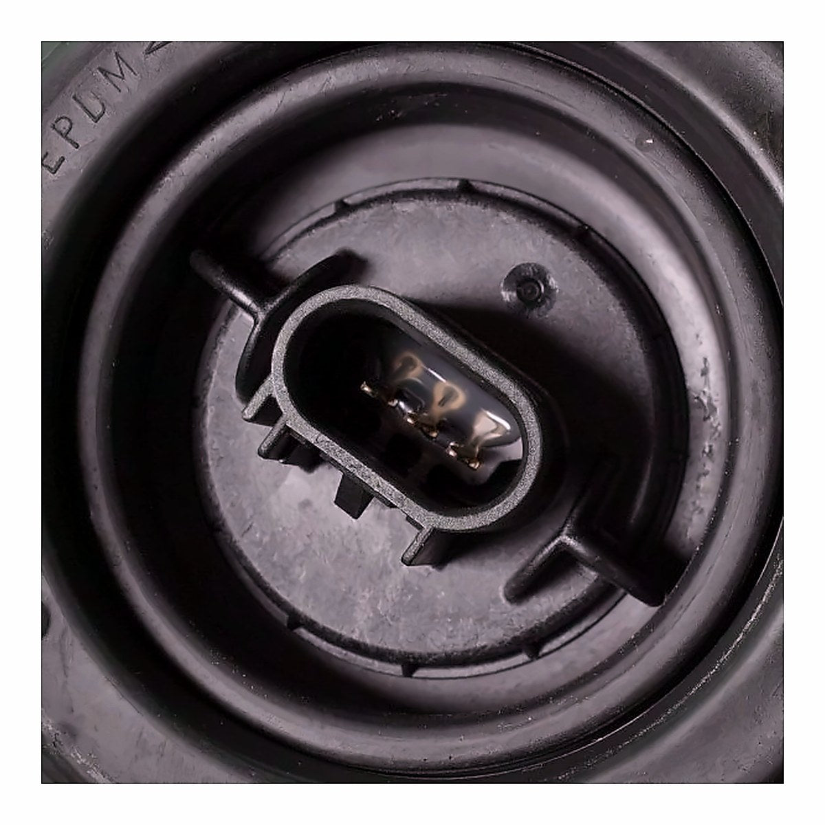 2007-2008 Ford F150 Headlight Driver Side With Medium Gray Background – Installed View (FO2502248)