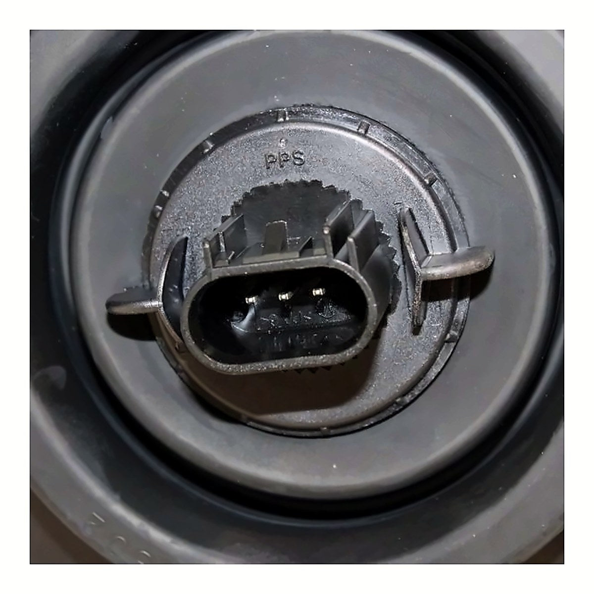 2009-2012 Ford Flex Headlight Driver Side Halogen – Installed View (FO2502266)