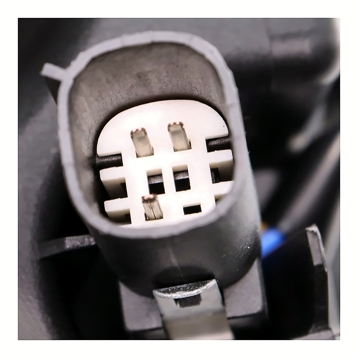 2013-2015 Ford Explorer Headlight Driver Side Sport Model – Installed View (FO2502313)