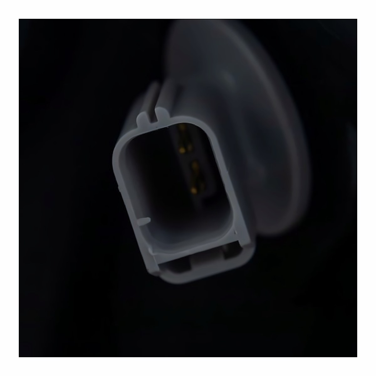 2005-2007 Ford 500 Headlight Passenger Side Without Signal Lamp Socket – Installed View (FO2503221)