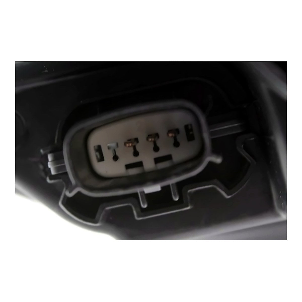 2012-2013 Ford Fiesta_Hatchback Headlight Passenger Side Se Model With Apperance Pkg With Black Surearound – Close-Up View (FO2503300)