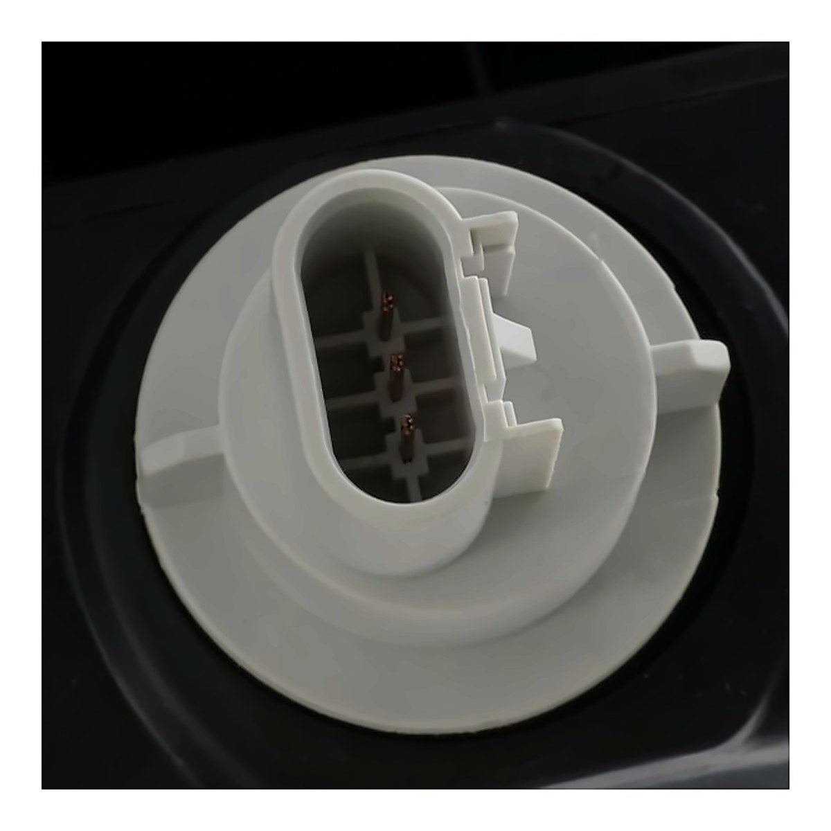 2006-2009 Chevrolet Trailblazer Headlight Driver Side Lt Model – Installed View (GM2502304)