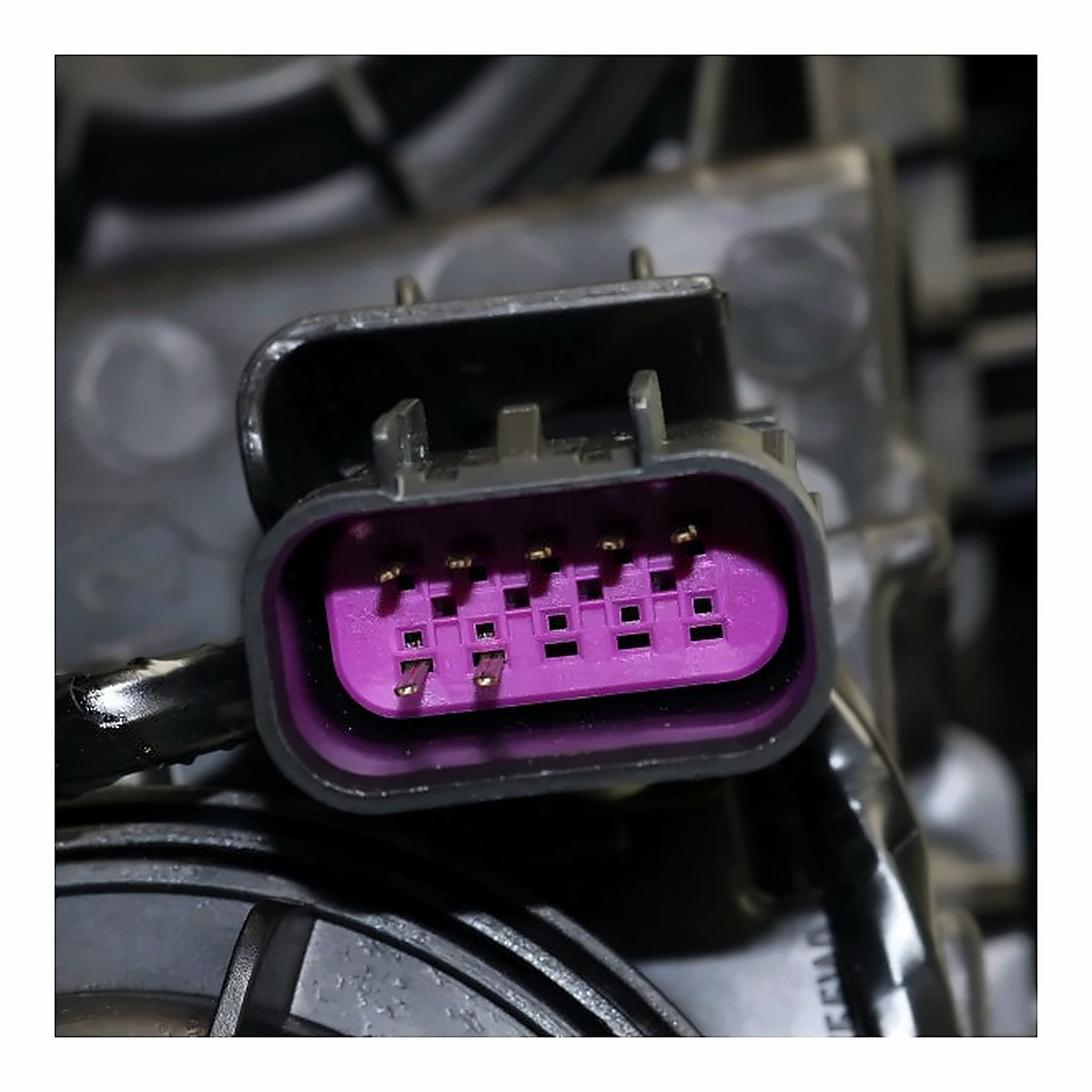 2015-2016 Chevrolet Trax Headlight Passenger Side – Back View (GM2503401)