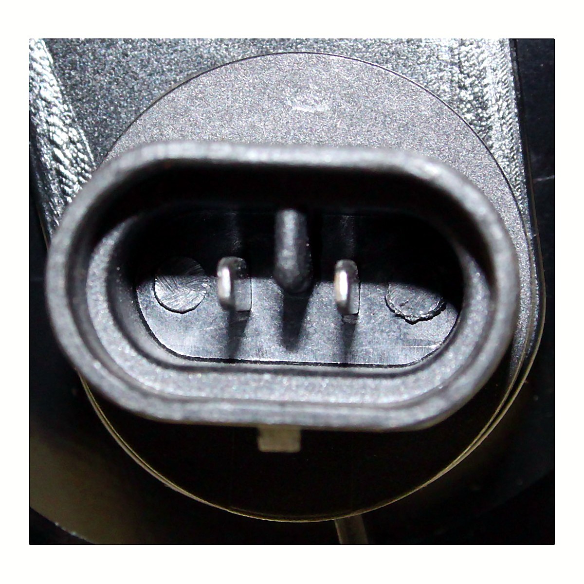 2002-2007 Buick Rendezvous Fog Light Front Driver Side/Passenger Side – Back View (GM2592146)