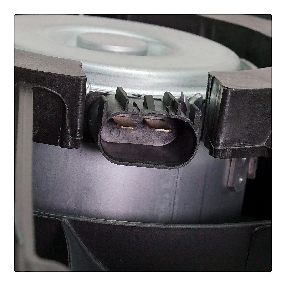 2009-2011 Cadillac Escalade Esv Cooling Fan - back view, Part GM3115211