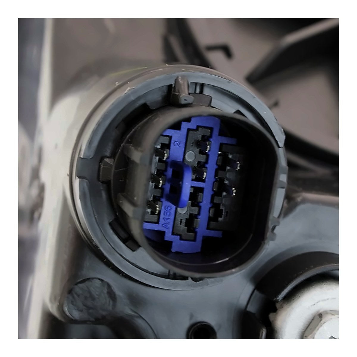 2016-2018 Hyundai Tucson Headlight Passenger Side Halogen Without Led – Back View (HY2503199)