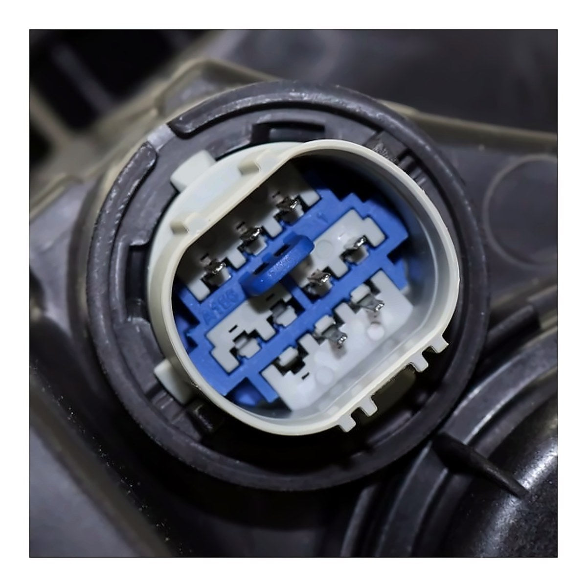 2017-2018 Hyundai Elantra_Sedan Headlight Passenger Side Halogen Use With Drl In Bumper Usa Built – Back View (HY2503210)