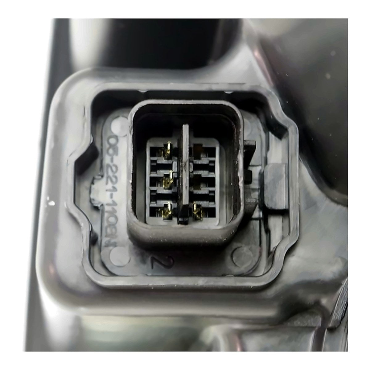 2003-2004 Kia Sorento Headlight Driver Side – Installed View (KI2502113)