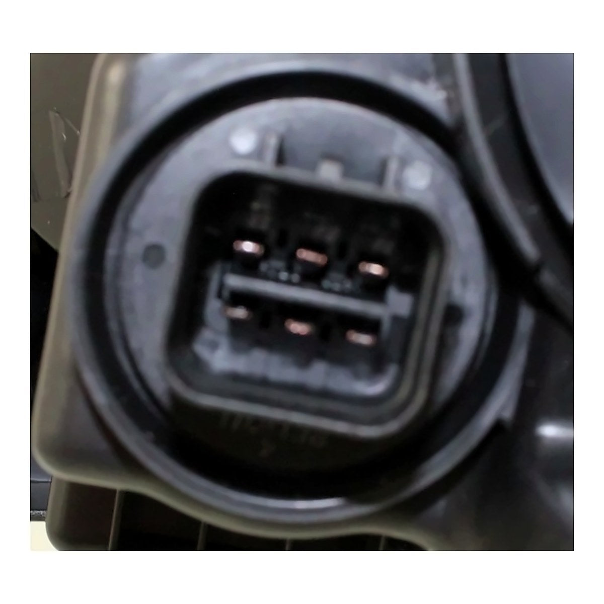 2009-2010 Kia Magentis Headlight Passenger Side Black Bezel (A Type) – Back View (KI2503140)