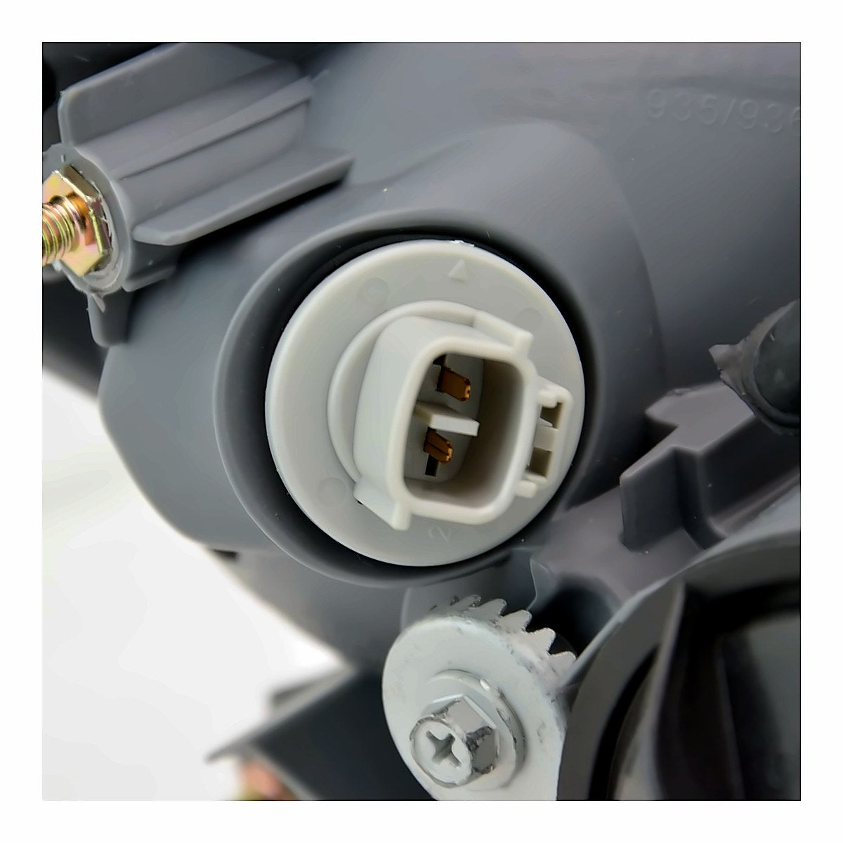2001-2004 Lexus Is300 Headlight Driver Side Hid Lens And Housing Fits 01-02 All/03-04 Without Sports Pkg – Detail View (LX2502121)