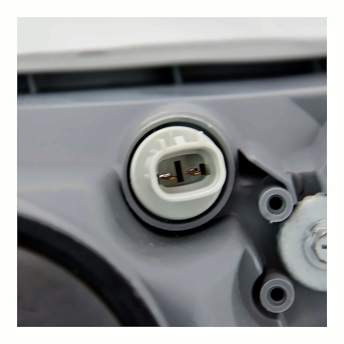 2001-2004 Lexus Is300 Headlight Driver Side Hid Lens And Housing Fits 01-02 All/03-04 Without Sports Pkg – Back View (LX2502121)