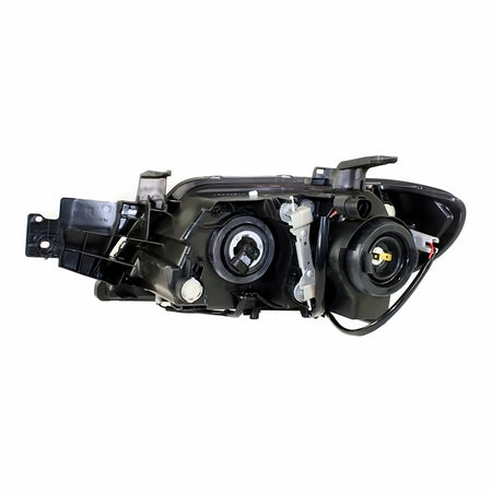 2005-2006 Mitsubishi Outlander Headlight Passenger Side Lx/Se/Xls Models – Close-Up View (MI2503145)