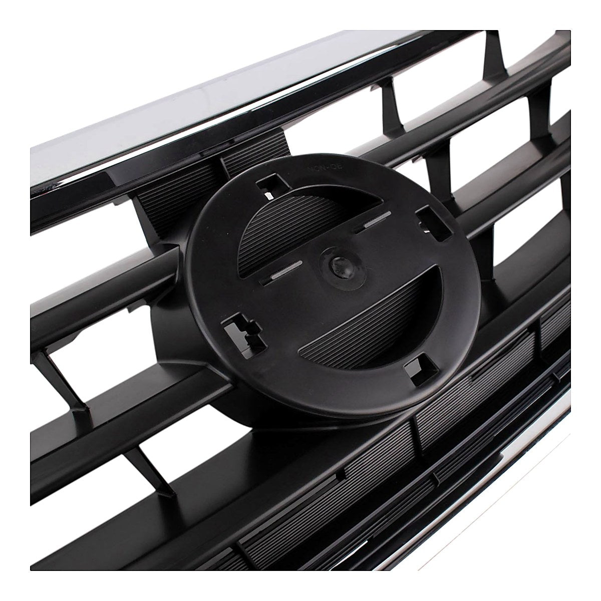2015-2019 Nissan Versa_Sedan Grille Chrome/Black – NI1200261-3