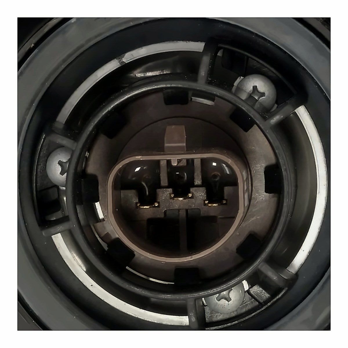 2014-2016 Nissan Versa_Hatchback Headlight Driver Side Sr Model – Installed View (NI2502238)