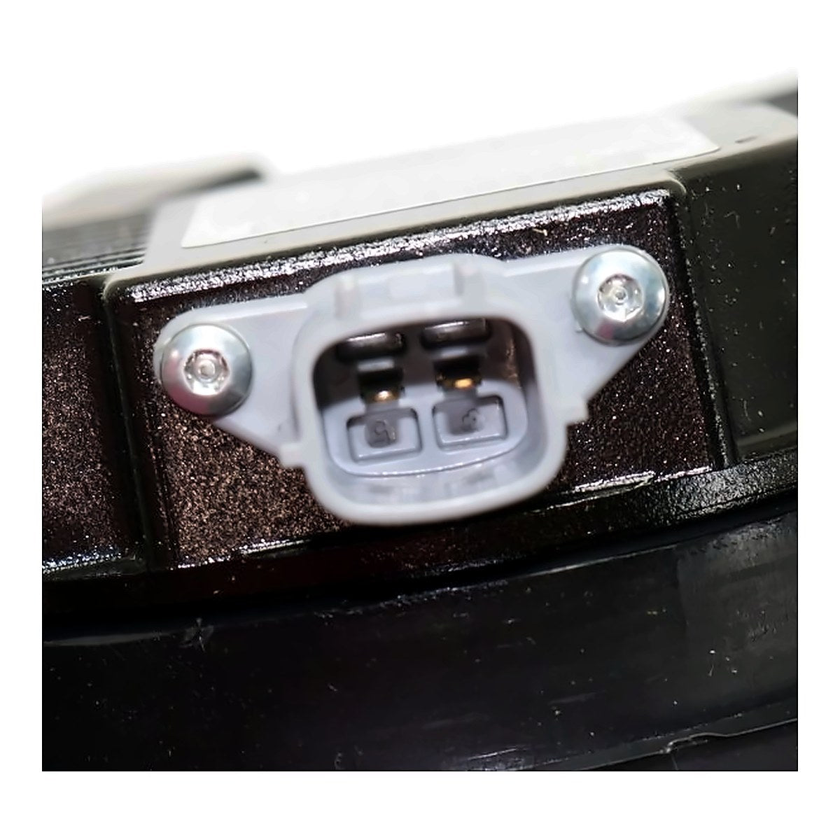 2009-2010 Nissan Rogue Headlight Passenger Side Xenon – Installed View (NI2503203)