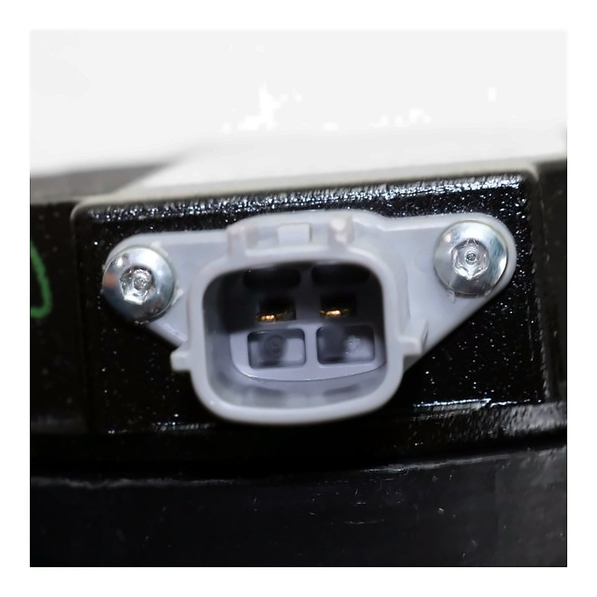 2011-2012 Nissan Rogue Headlight Passenger Side Hid – Installed View (NI2503220)