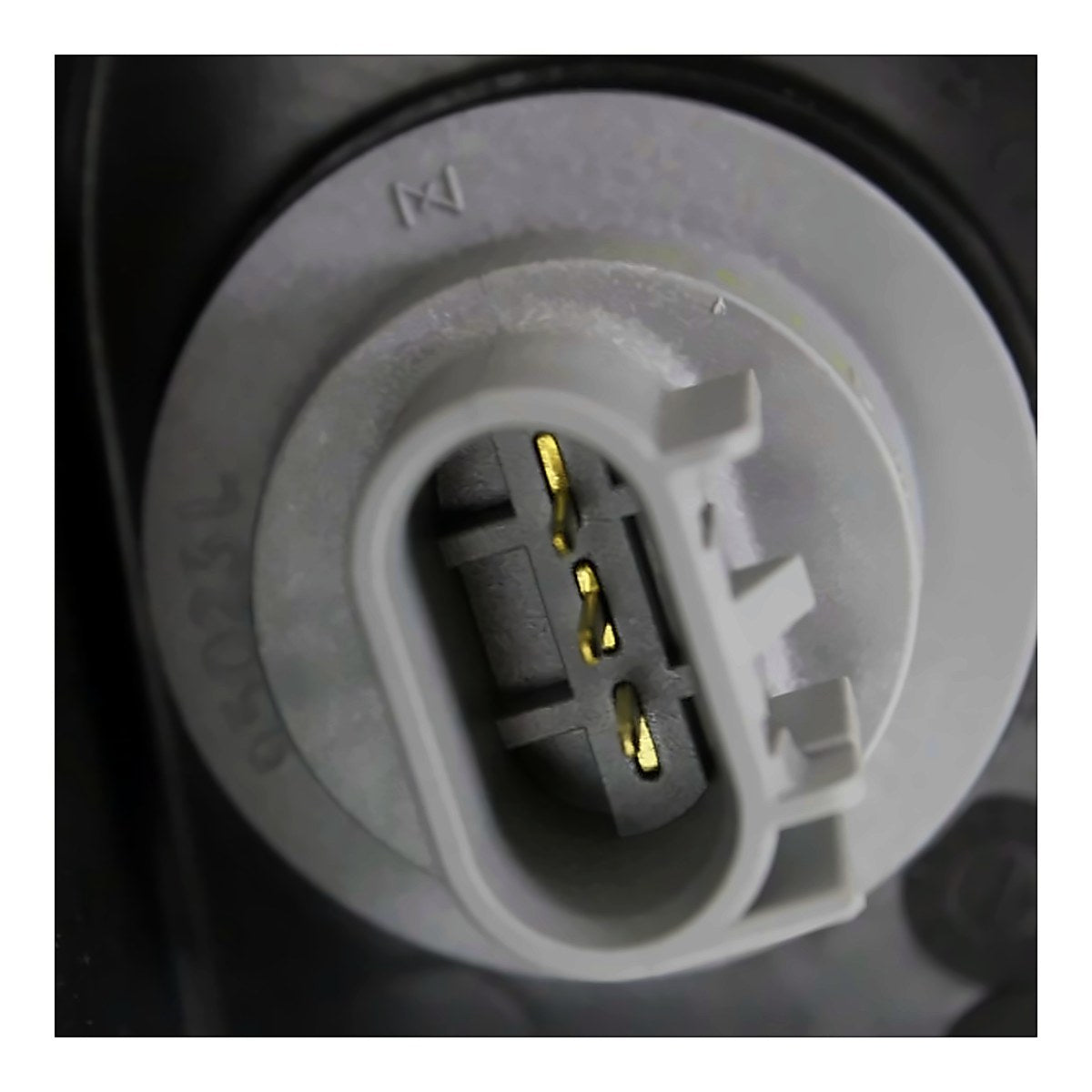 2014-2016 Nissan Versa_Hatchback Headlight Passenger Side Exclude Sr Trim – Back View (NI2503223)