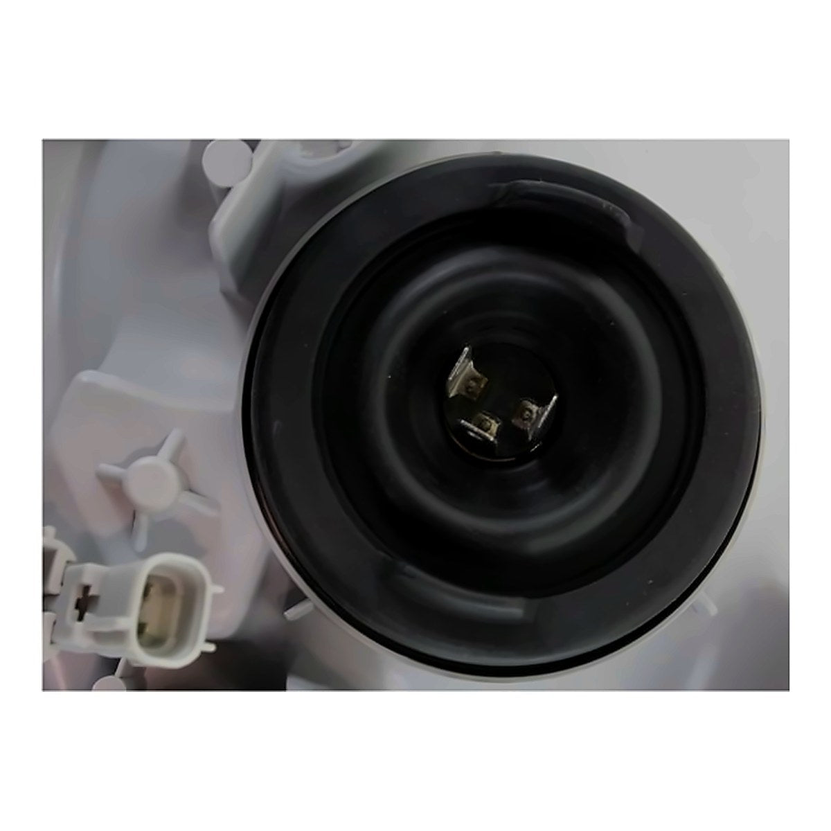2012-2015 Toyota Tacoma Headlight Driver Side Halogen – Close-Up View (TO2502213)