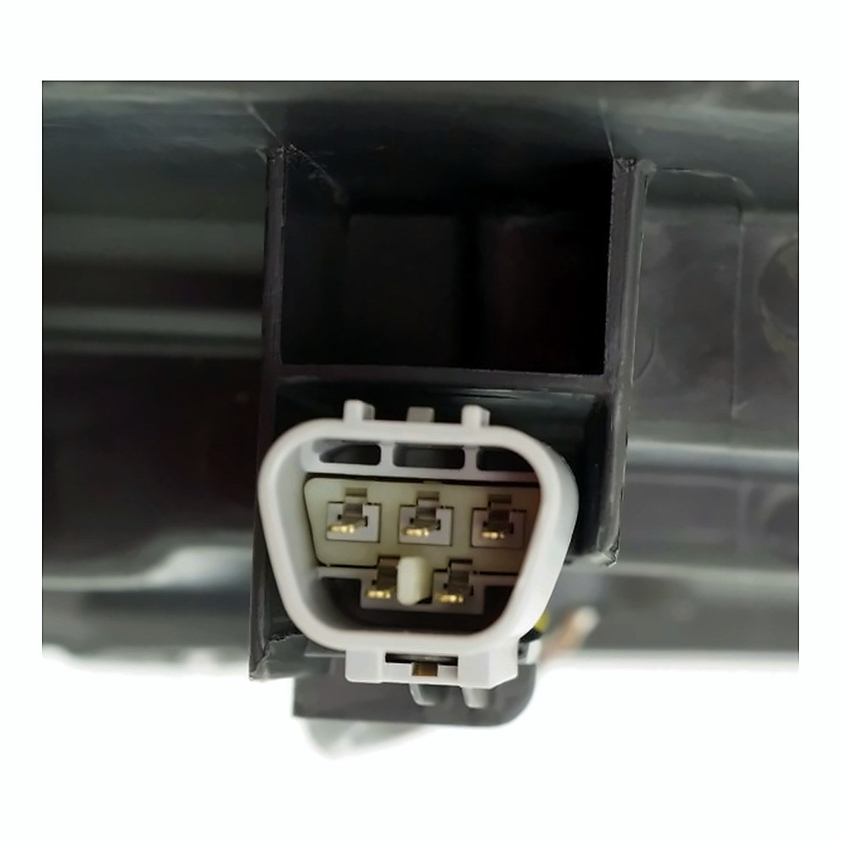 2015-2017 Toyota Camry Headlight Driver Side Led Xle Chrome Bezel – Close-Up View (TO2502223)