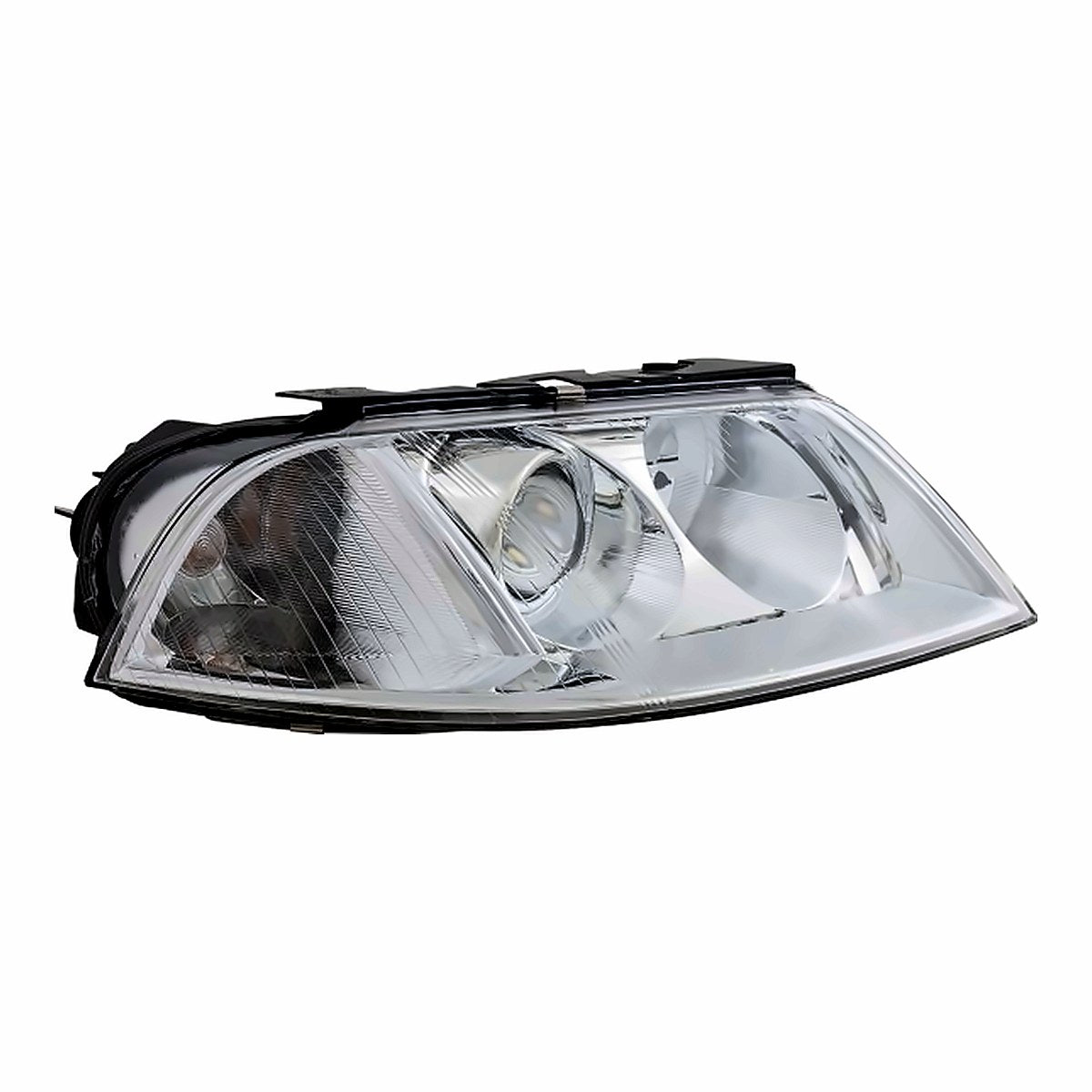 2001-2005 Volkswagen Passat Headlight Passenger Side Halogen – Angle View (VW2503118)